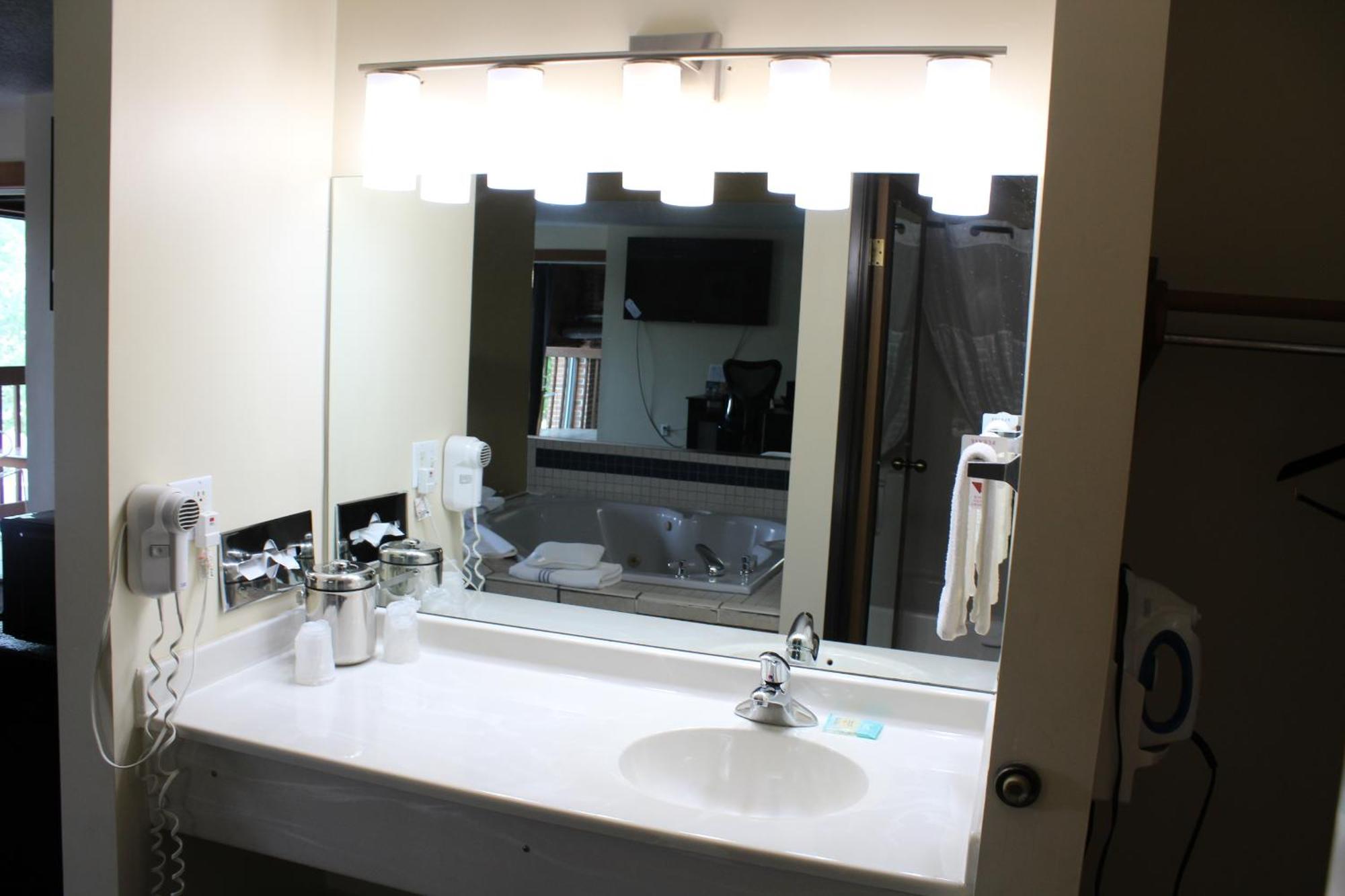 American Inn And Suites Ionia Kültér fotó